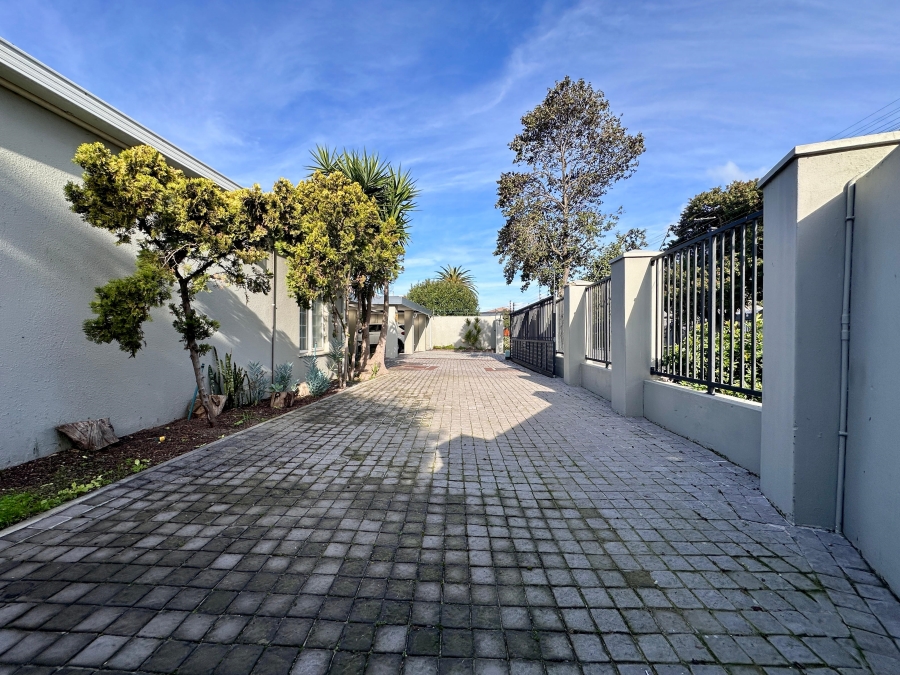 5 Bedroom Property for Sale in Milnerton Central Western Cape